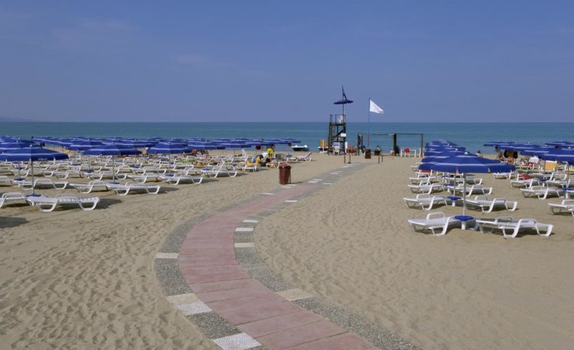 baia degli achei spiaggia