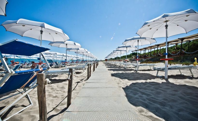 ticho’s lido hotel spiaggia