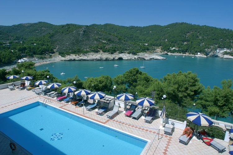 pugnochiuso resort piscina