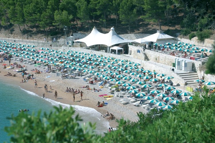 pugnochiuso resort spiaggia