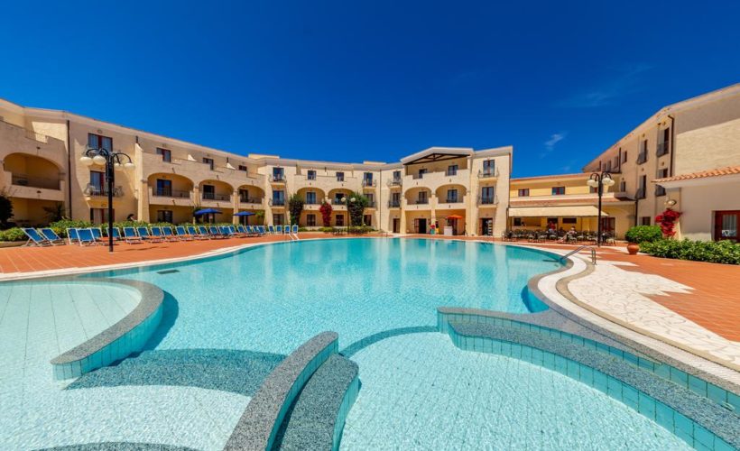 blu resort morisco piscina
