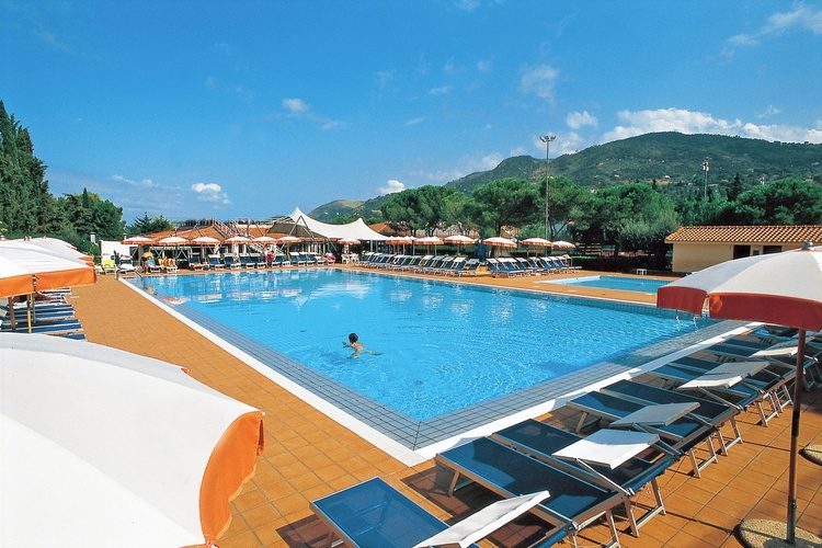 cefalù resort piscina